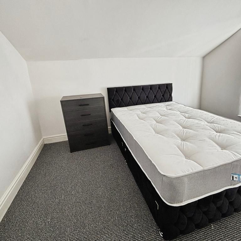 4 bedroom terraced house to rent - Photo 1