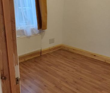 2 Bed Flat, Headstone Gardens, HA2 - Photo 5