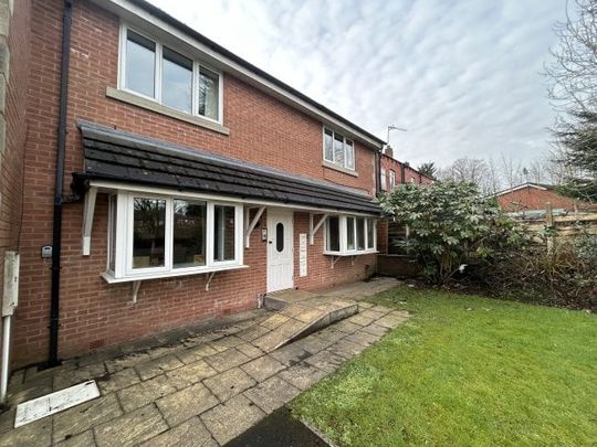 Bowling Court, Bolton, BL1 - Photo 1