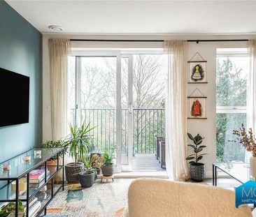 Green Lanes, London, N21 - Photo 1