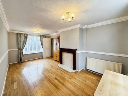 3 bedroom - Photo 2