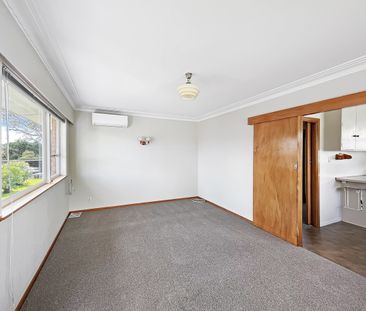 Convenient 2-Bedroom Front Unit in New Windsor - Photo 2