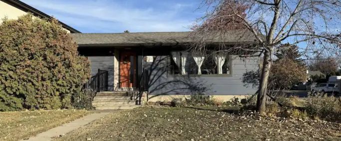 Cozy Bungalow near downtown/Confederation Park/transit | Calgary - Photo 1