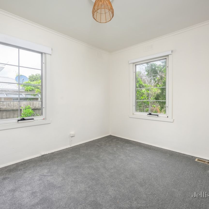 8 Hay Street, Preston VIC 3072 - House For Rent | Domain - Photo 1