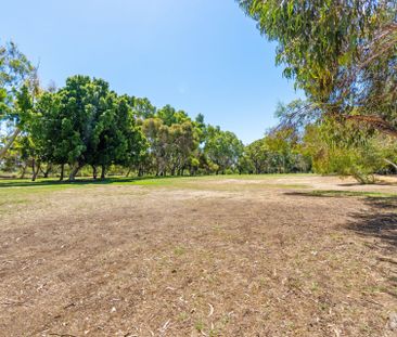 Modern Furnished 2x1x1 Home in Prime Claremont Location – FURNISHED - Photo 4