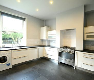 Terraced House to rent on - Photo 2