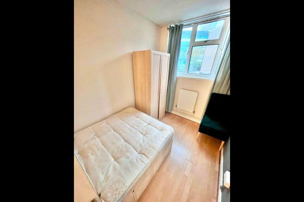 Room in a Shared Flat, Llandovery House, E14 - Photo 1