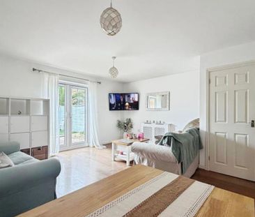 A very nicely presented family home in a very sought after location... - Photo 1