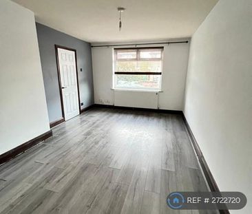 4 bedroom semi-detached house to rent - Photo 2