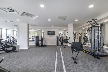 3 bedroom flat to rent - Photo 4