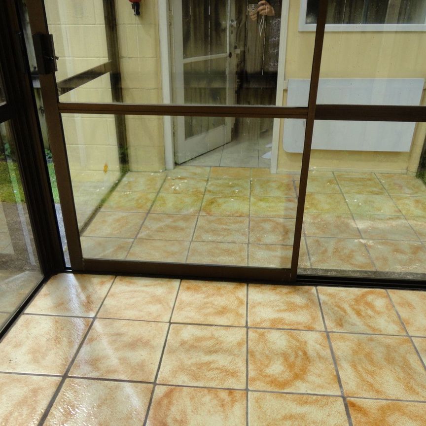 downstairs 2 bedroom unit - Photo 1