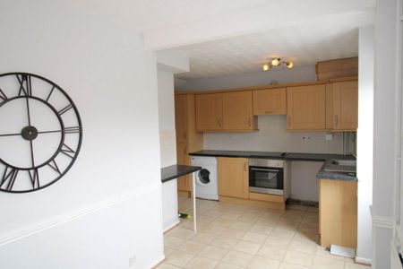 3 bedroom semi-detached house to rent - Photo 3