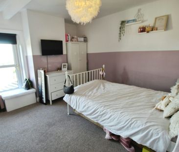 Terraced House to rent on - Photo 6