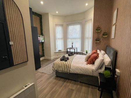 Studio Flat, Duncan Street, M7 - Photo 2