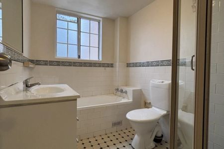 Tightly held complex | Convenient location (Access from Milton Street side) - Photo 5