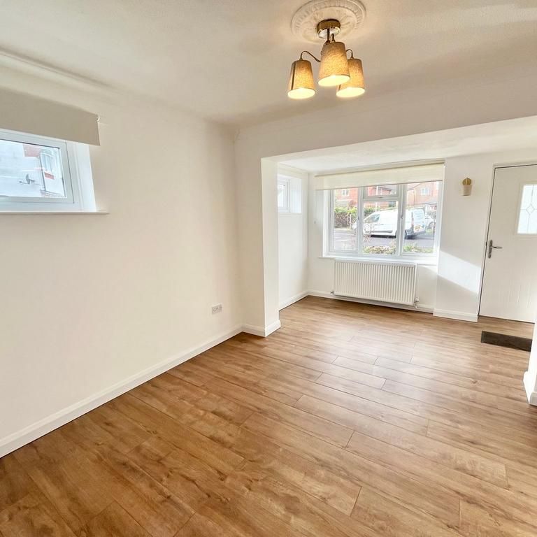 4 bedroom detached house to rent - Photo 1