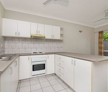 Ground level 2-bedroom unit with private courtyard - Photo 6