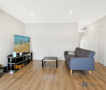 Stylish 3-Bedroom Townhouse in Thornhill Park - Photo 2