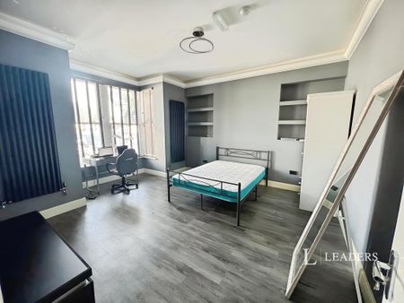 1 bedroom in a house share to rent - Photo 2