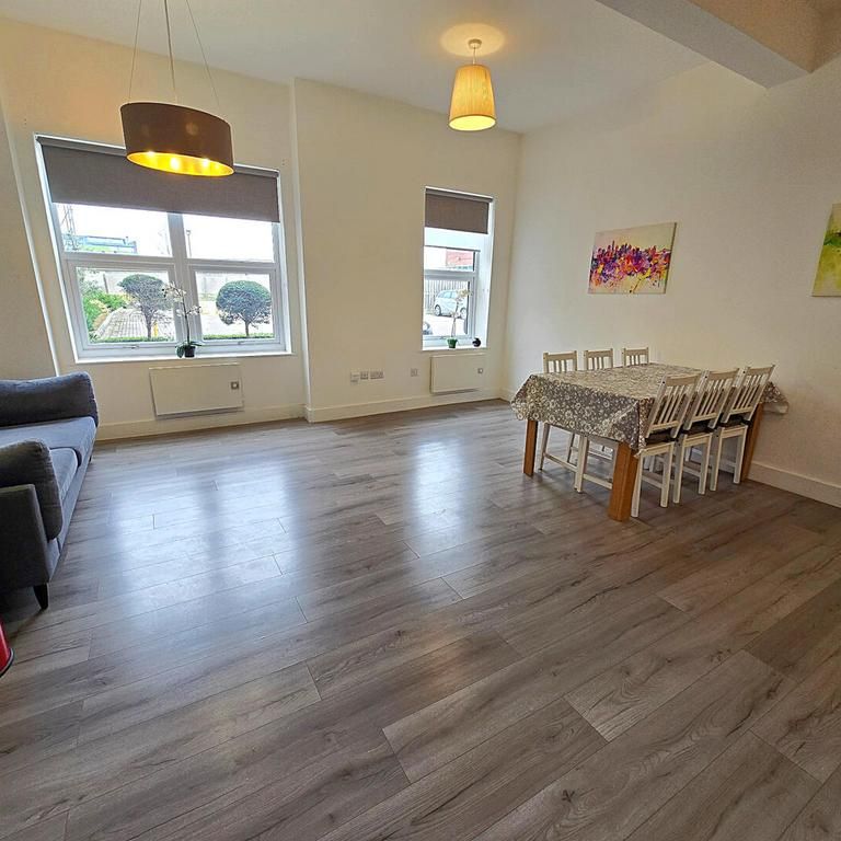 2 bedroom flat to rent - Photo 1