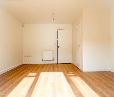 2 Bedroom Terraced for Rent - Photo 3