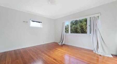 Spacious Three-Bedroom Home with Large Garden – Mount Roskill - Photo 4