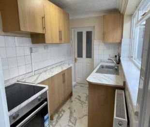 2 bedroom property to rent in Reading - Photo 2