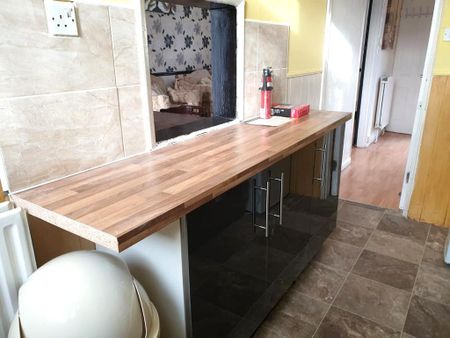 2 bedroom terraced house to rent - Photo 2