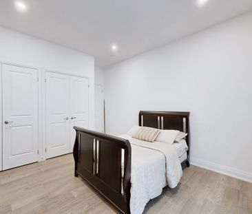 For Lease - 251 Oxford Street, Richmond Hill, Ontario - Photo 3