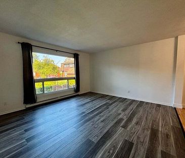 5 Banner Rd, Briar Green - Leslie Park, Ottawa, ON - Photo 3