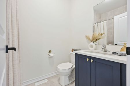 For Lease - 43 Griffith Street, Aurora, Ontario - Photo 4