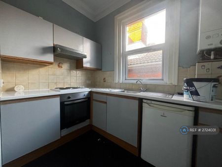 2 bedroom flat to rent - Photo 4