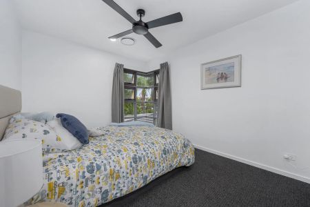 Architect-designed family oasis - Photo 5