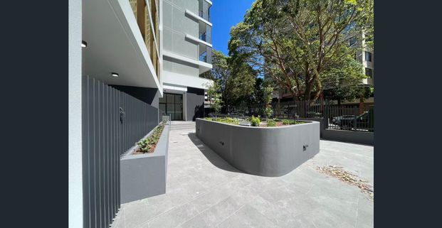 Brand New 1 Room Apartment With 1 Study Room Available For Lease - Photo 1