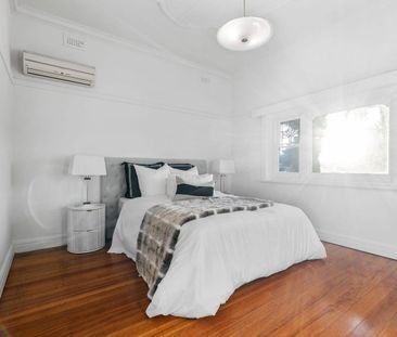 A Timeless Sanctuary of Character and Light - Photo 5