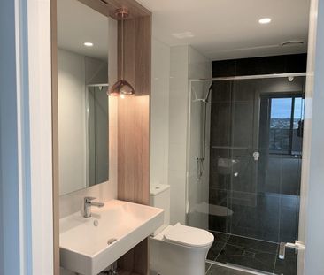 Luxurious Inner City Living - Photo 2