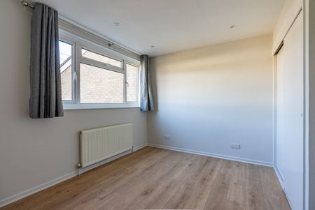 Available unfurnished from 27/11/2025 - Photo 3