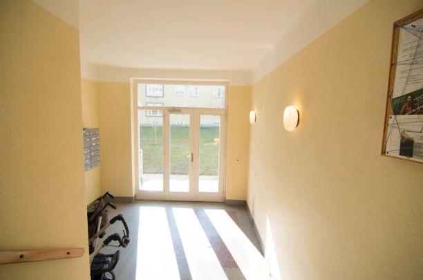 Südlich ausgerichtete Balkonwohnung mit Gartenblick - großzügige Raumanordnung - sehr gute Lage in Hietzing - Photo 1