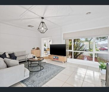 Light-Filled 2-Bedroom Unit in the Heart of Heathmont - Photo 2