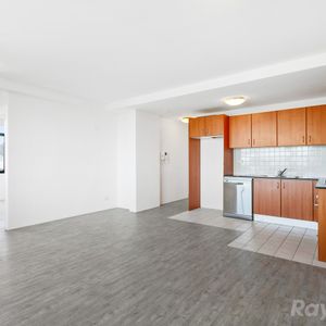 3 Bedroom Apartment! VIEWS VIEWS VIEWS - Photo 2