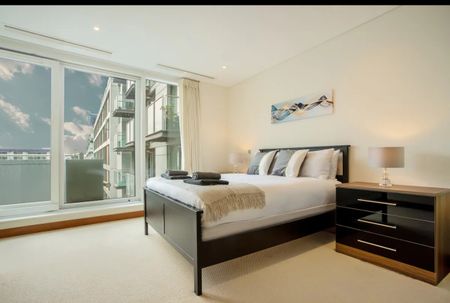 3 Bed Flat, Hawker Building, SW11 - Photo 5