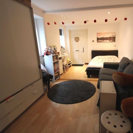 Studio to rent - Photo 3