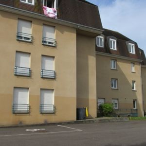 ST FLORENTIN CENTRE VILLE - T3 DE 75M² LUMINEUX DANS RESIDENCE SECURISEE - Photo 2