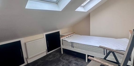 Room in a Shared House, Nelson Road, SW19 - Photo 2