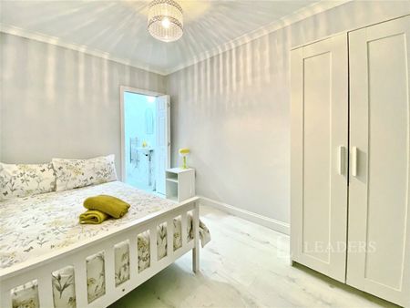 4 bedroom house to rent Cecil Street, Watford, Hertfordshire, WD24 - Photo 4