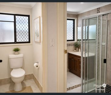 Family home in sought after Carindale - Photo 5