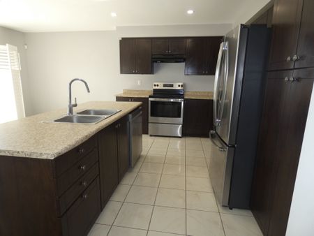 For Lease - 7857 Sassafras Trail, Niagara Falls, Ontario - Photo 4