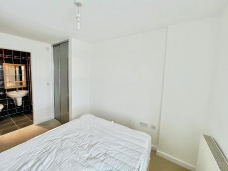 2 bedroom flat to rent - Photo 4