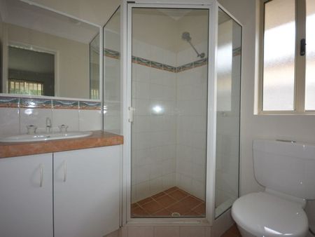 Neat & tidy family home. Only 400m to the beach!!! - Photo 5