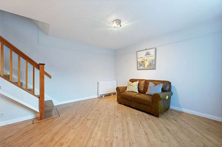 One bedroom terraced house in a highly sought after area. Offered part furnished and available now. - Photo 4